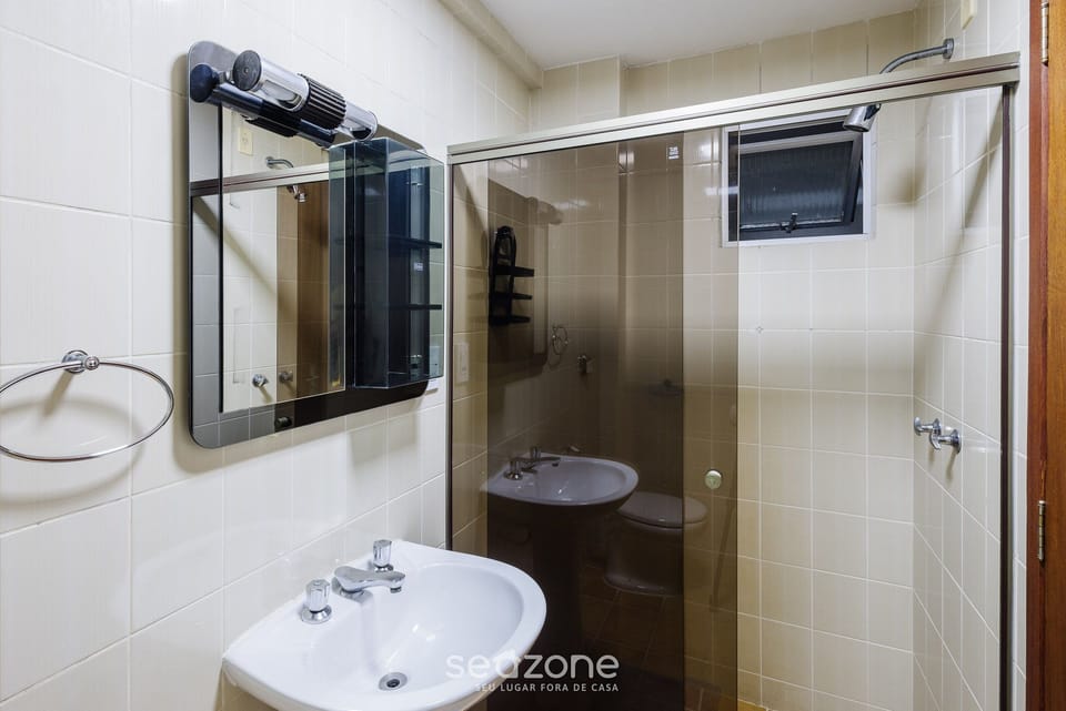 Basic Apartment | Bathroom