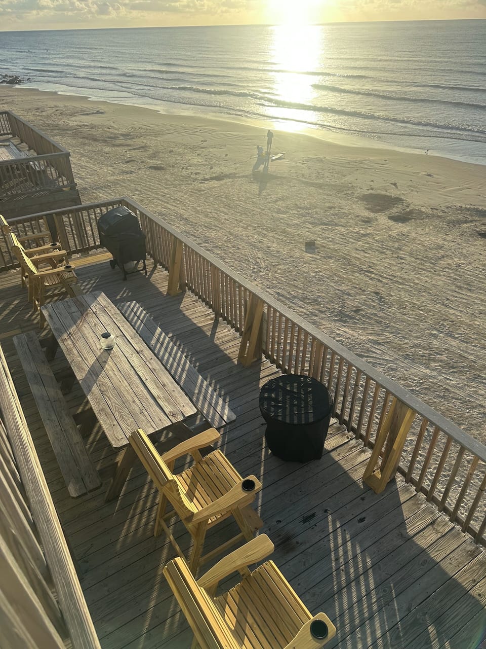 Huuuge deck below full sun. Shaded deck on 2nd story.