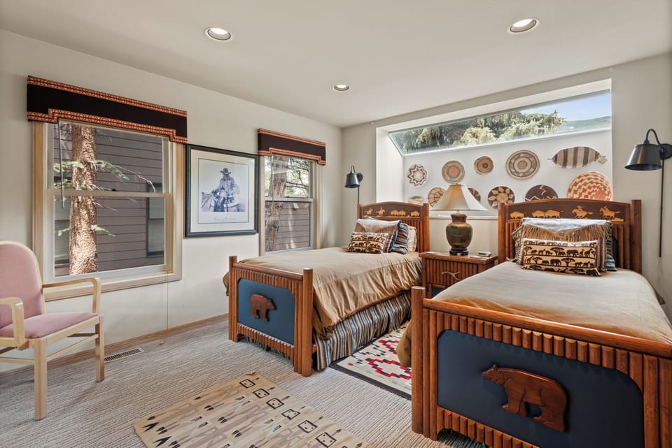 Twin Bedroom #1