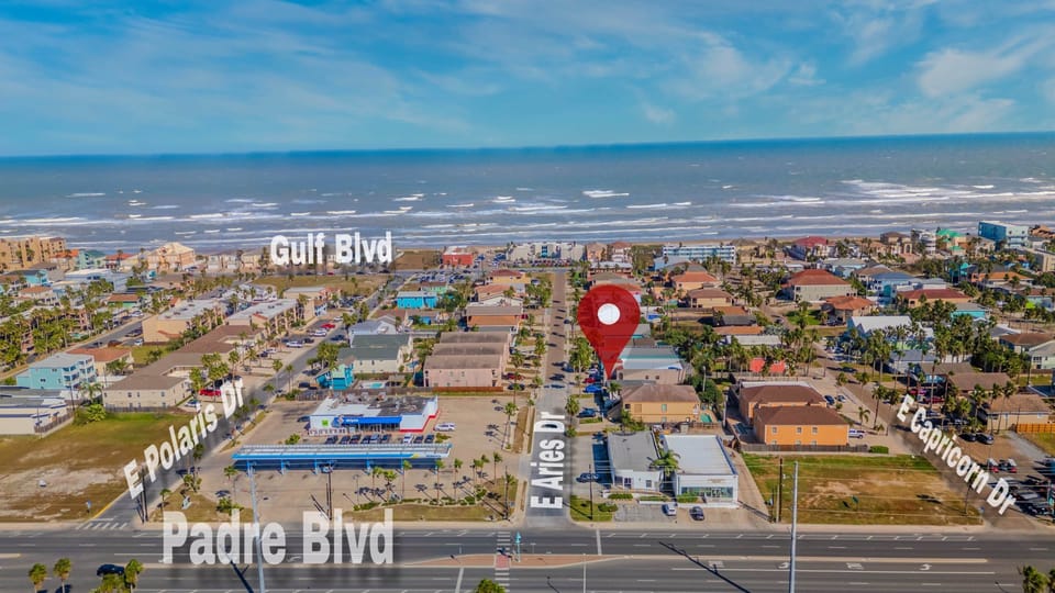 Located across from convenience stoor and a block from beach!