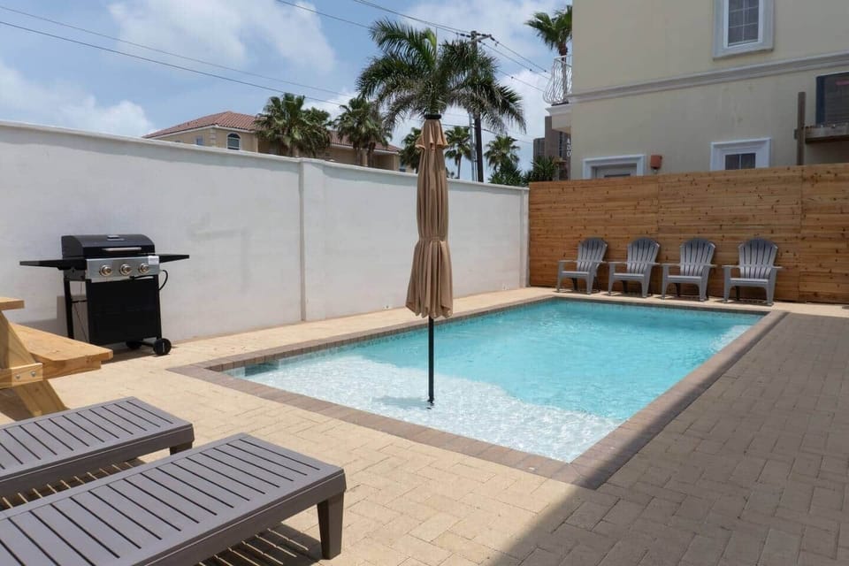 Private pool, BBQ just for you & your guests