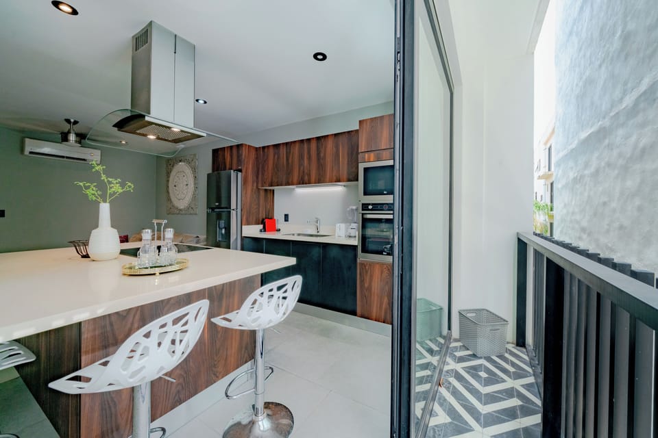 Junior Studio, Balcony | Private kitchen