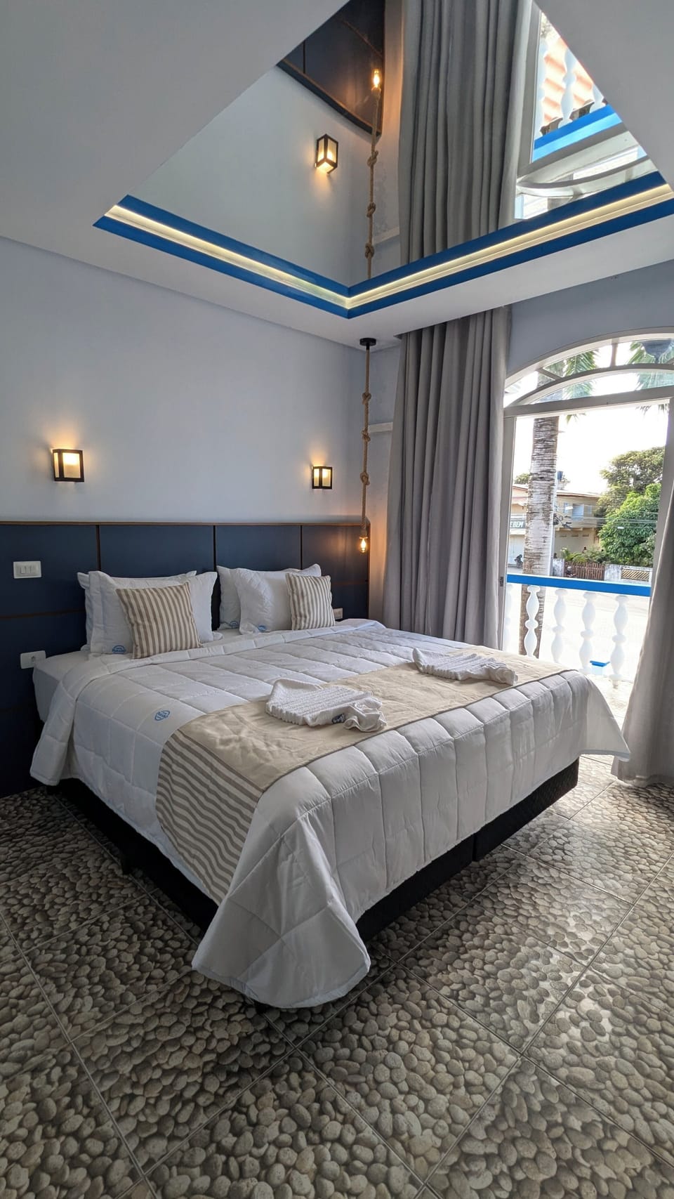 Deluxe Suite, 2 Bedrooms, Balcony, Sea View | WiFi (free)