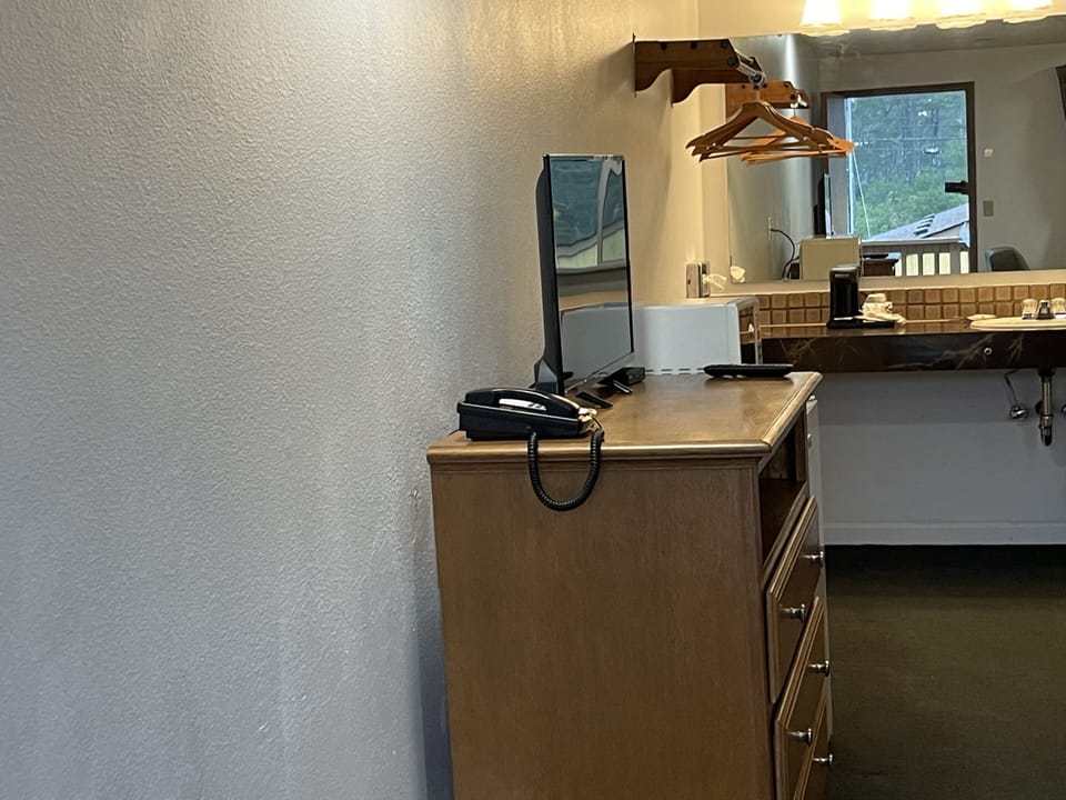 Standard Room -  1 Queen Bed, Not Pet Friendly | Premium bedding, memory foam beds, desk, free WiFi