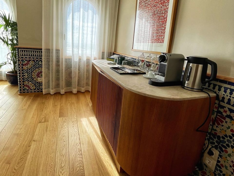 Suite (Blue Ocean) | Coffee and/or coffee maker