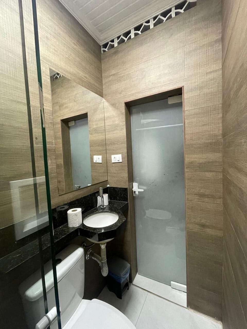 Quadruple Room | Bathroom | Shower, free toiletries, towels