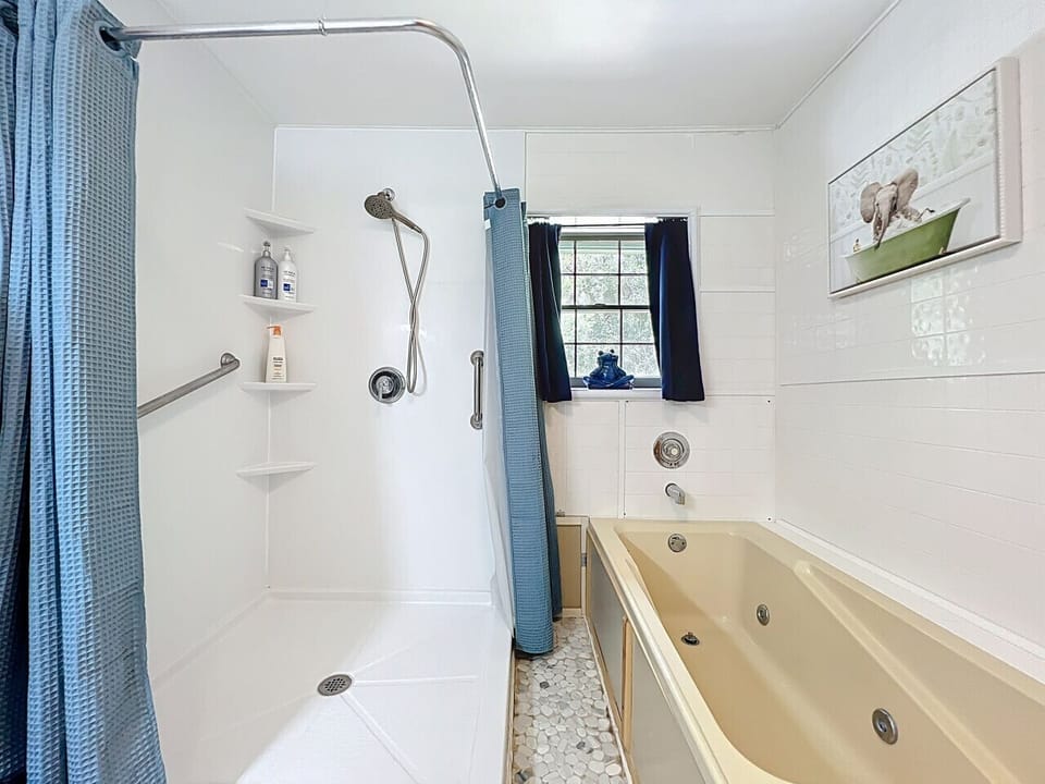 Full Bathroom | Shower & Soaking Tub | Large Mirror & Vanity | Fresh Towels Provided