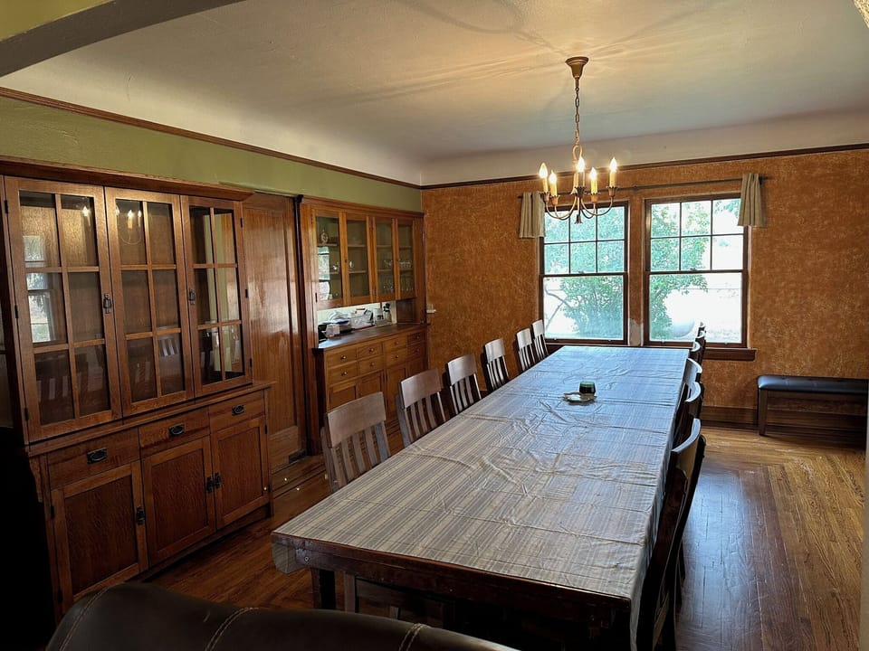 Dining room
