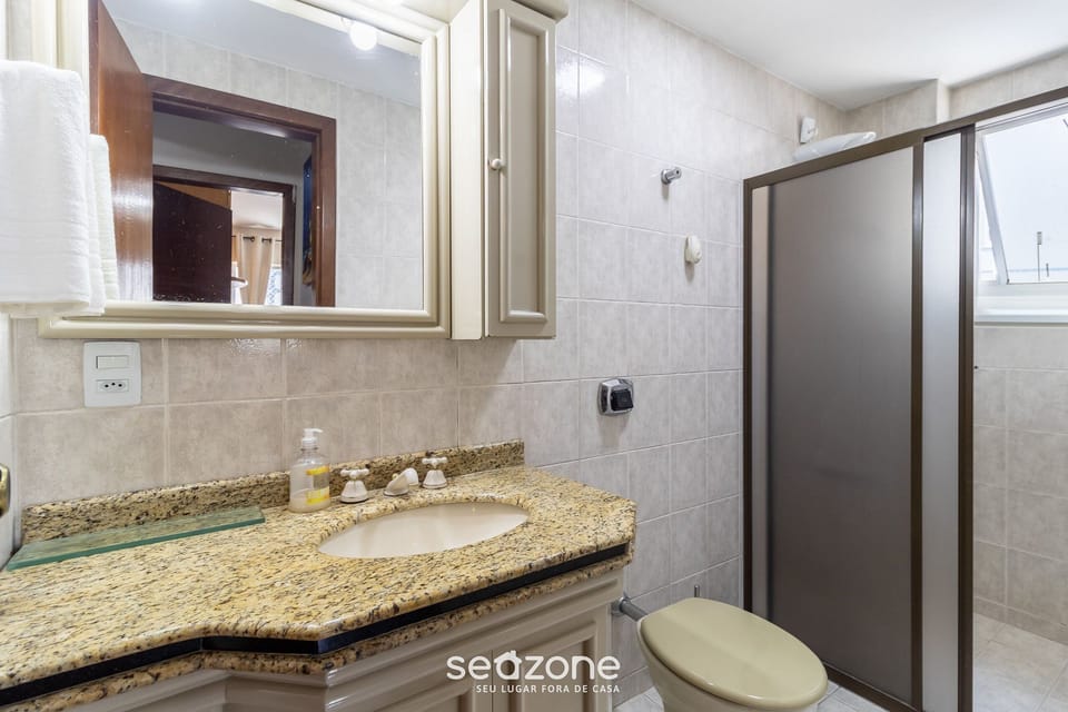Basic Apartment | Bathroom