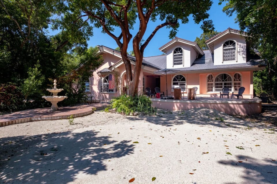 Warm Welcome to Bennetts Beach Estate Residence