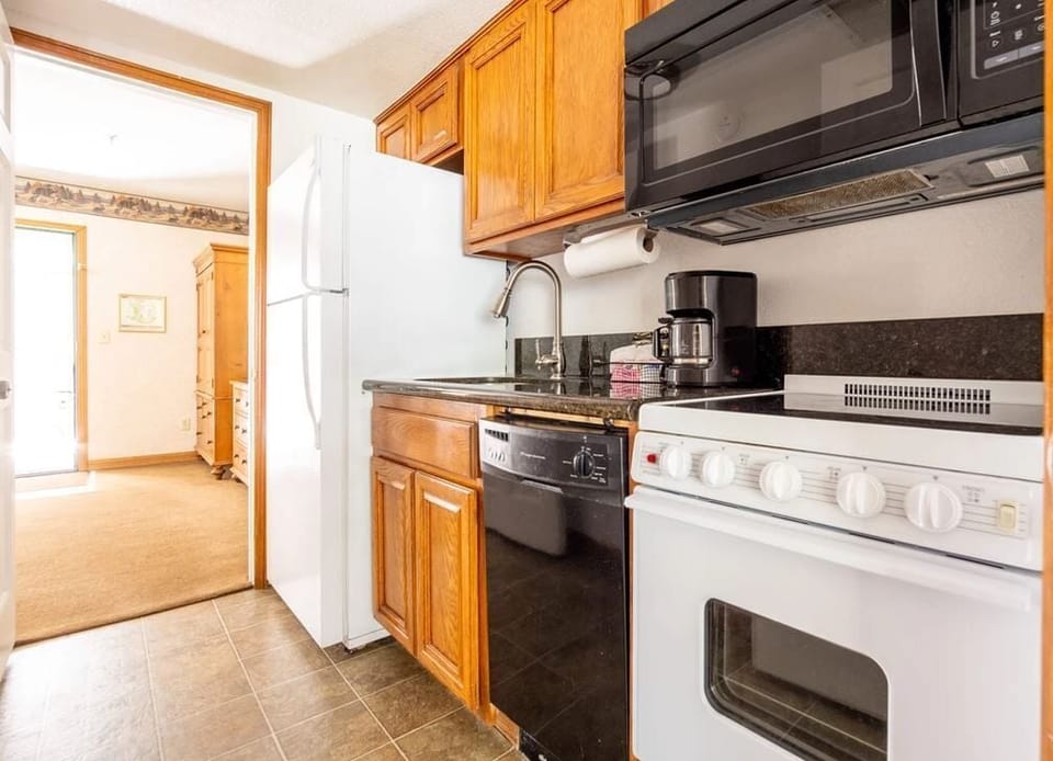 Apartment, 1 Bedroom, Balcony | Private kitchen | Full-size fridge, microwave, stovetop, dishwasher