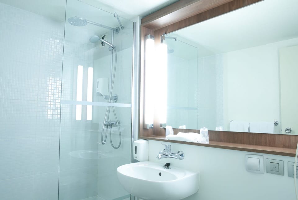 Bathtub, hair dryer, towels