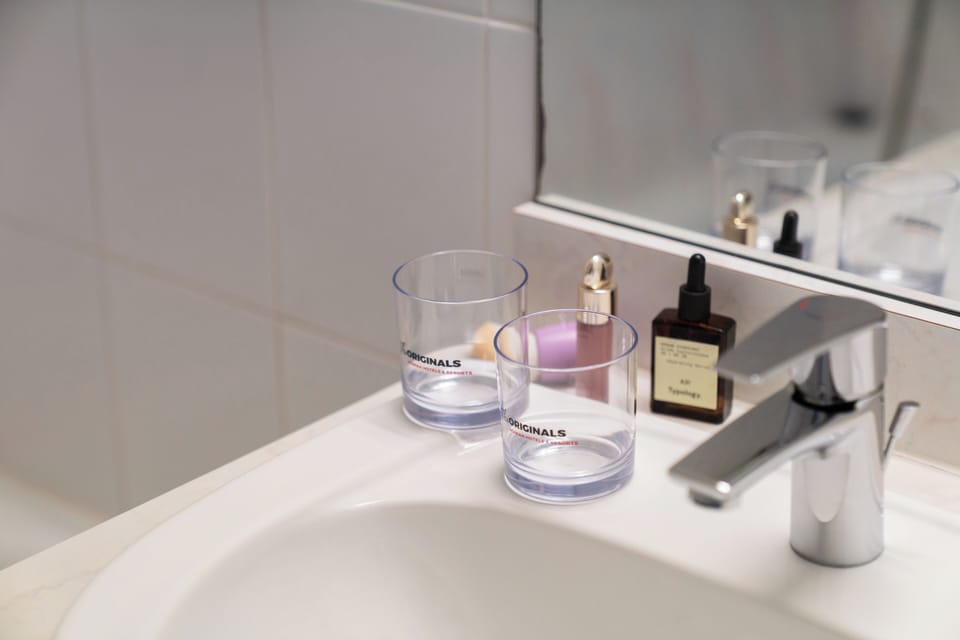 Combined shower/tub, eco-friendly toiletries, towels, soap