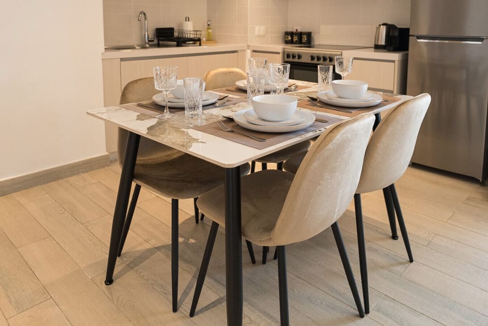 Luxury 1 bedroom chic apartment available on short term rental in Waters Edge, Yas Island, Abu Dhabi, UAE