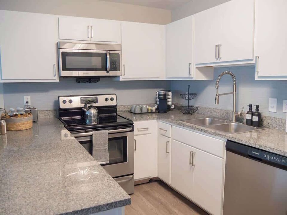 - Modern shared kitchen with stainless appliances and storage
- Downtown apartment stay with full cooking setup
- Perfect space for longer visits or remote work days
