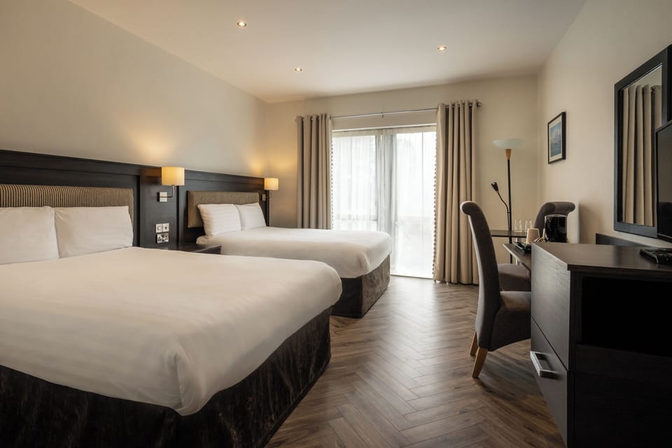 Classic Double or Twin Room | In-room safe, desk, iron/ironing board, rollaway beds