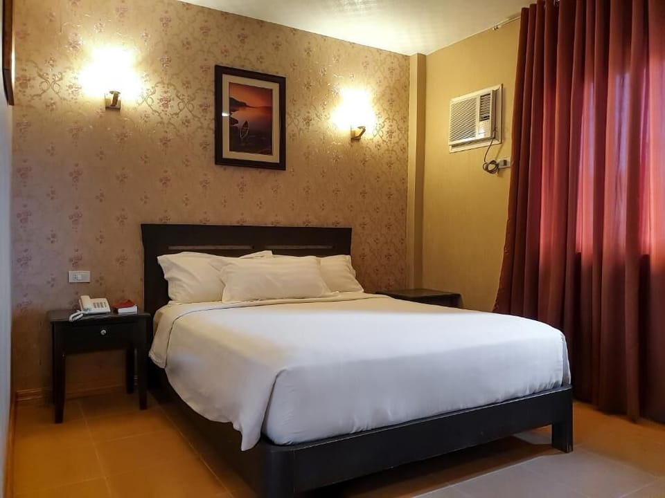 Standard Double Room | Desk, iron/ironing board, free WiFi