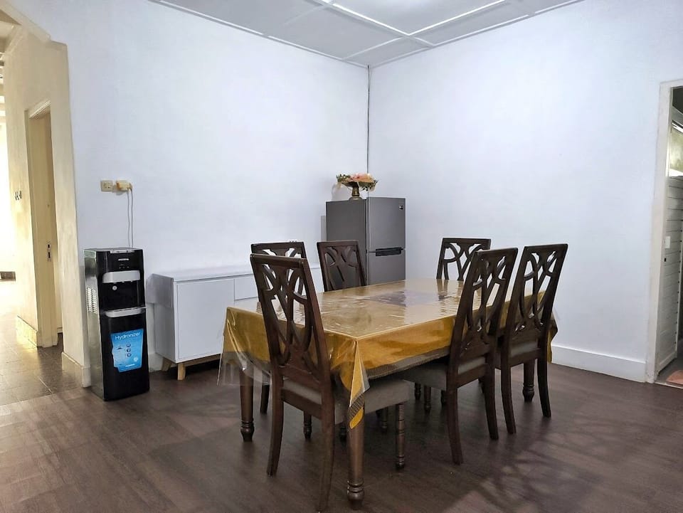 Basic Villa | Dining room