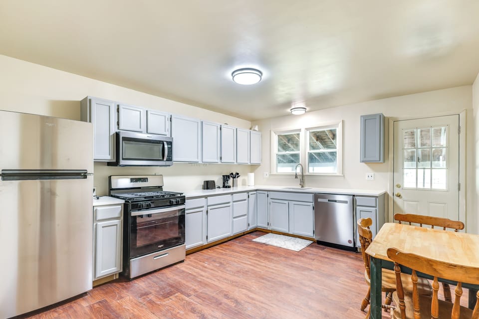 Kitchen | Dining Table