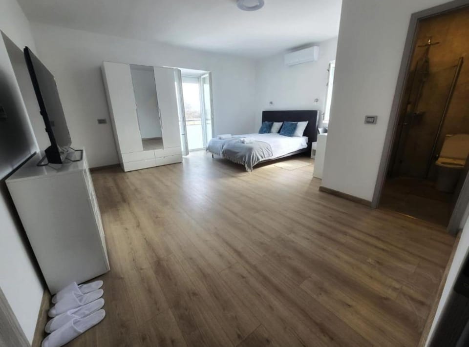 House (Triple Room 1) | 7 bedrooms, soundproofing, cribs/infant beds