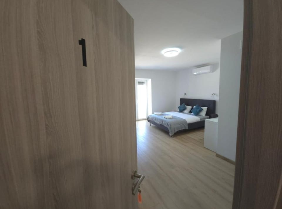 House (Triple Room 1) | 7 bedrooms, soundproofing, cribs/infant beds