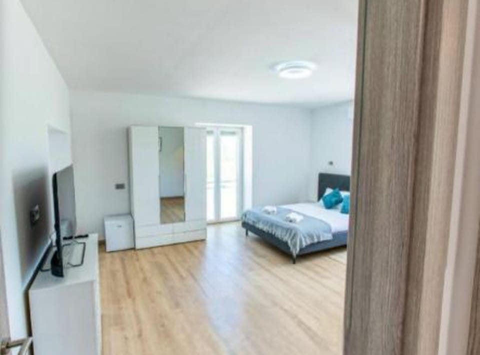 House (Triple Room 1) | 7 bedrooms, soundproofing, cribs/infant beds