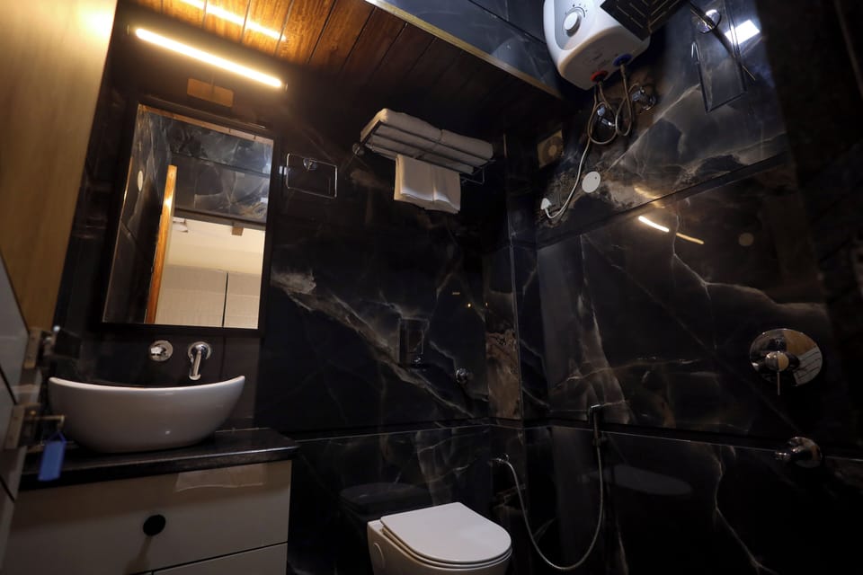 Premium Cottage | Bathroom | Free toiletries, slippers, towels, soap