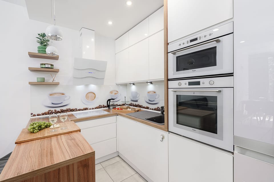 Comfort Apartment, Balcony, City View | Private kitchen | Fridge, oven, stovetop, electric kettle
