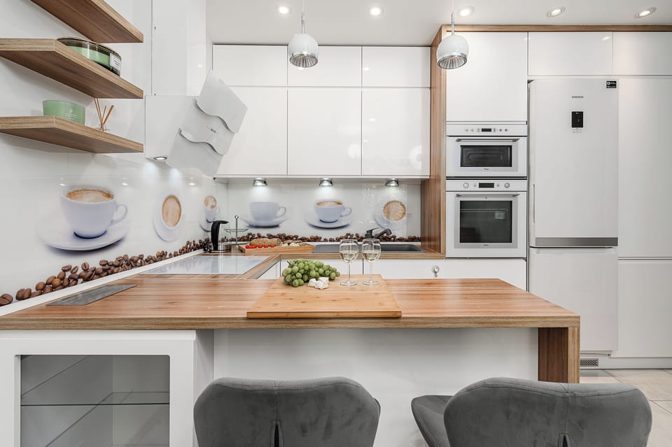 Comfort Apartment, Balcony, City View | Private kitchen | Fridge, oven, stovetop, electric kettle
