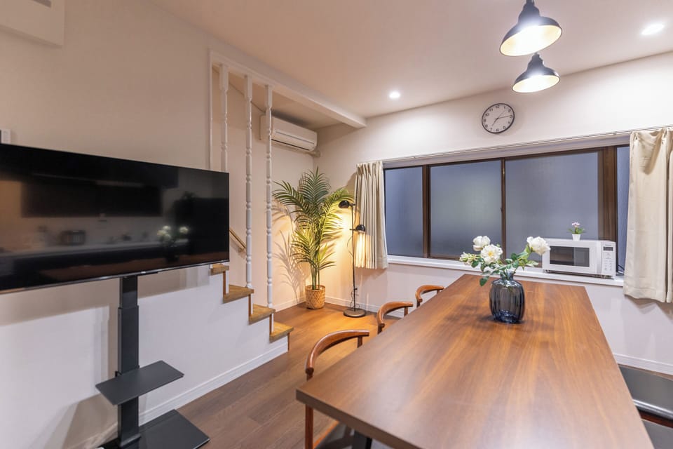 Comfort Villa, Non Smoking | Blackout drapes, iron/ironing board, free WiFi, bed sheets