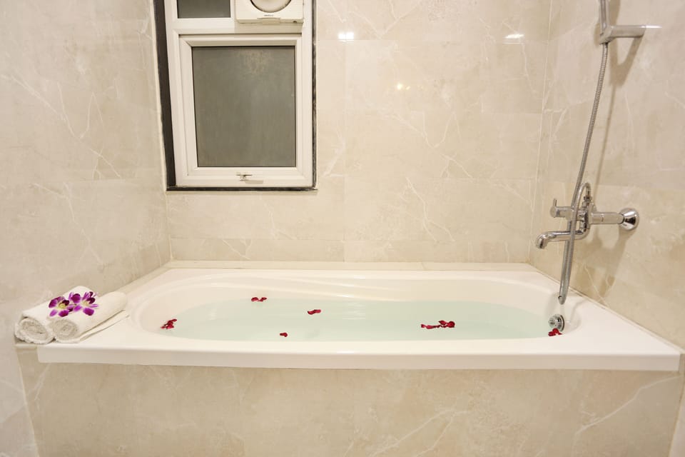 Suite | Bathroom | Free toiletries, slippers, towels, soap