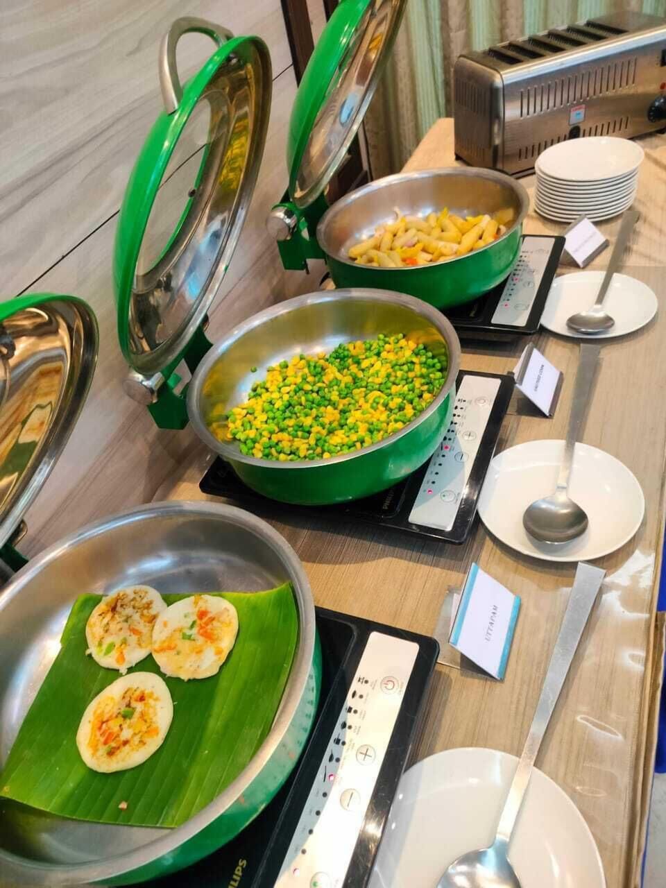 Daily buffet breakfast for a fee