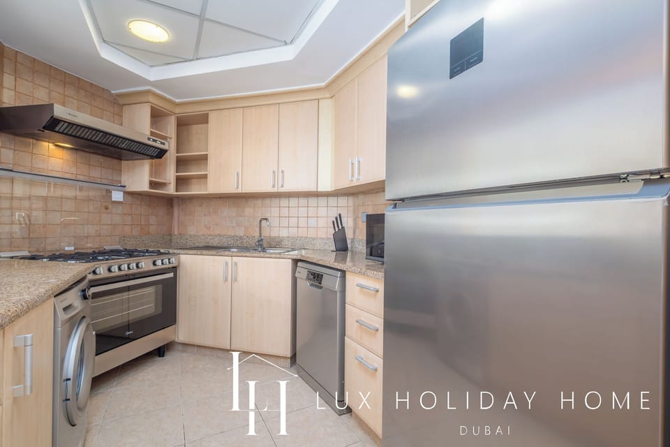 Apartment, Balcony, City View | Private kitchen | Electric kettle, toaster