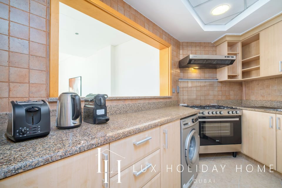 Apartment, Balcony, City View | Private kitchen | Electric kettle, toaster