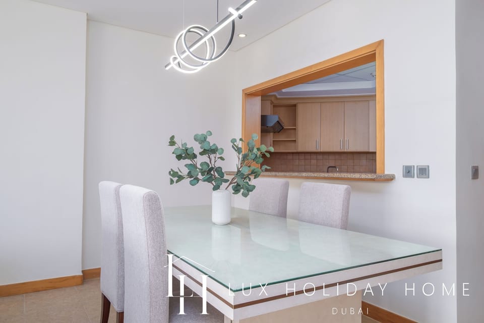 Apartment, Balcony, City View | In-room dining