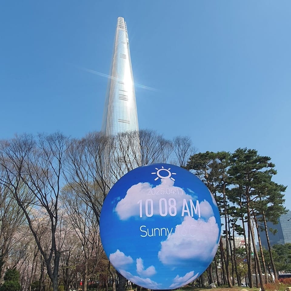 Lotte tower and a huge weather clock 