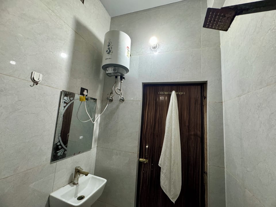 Shower, towels, soap, shampoo