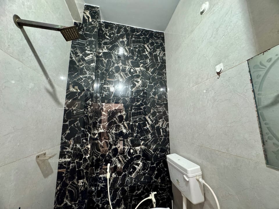 Shower, towels, soap, shampoo