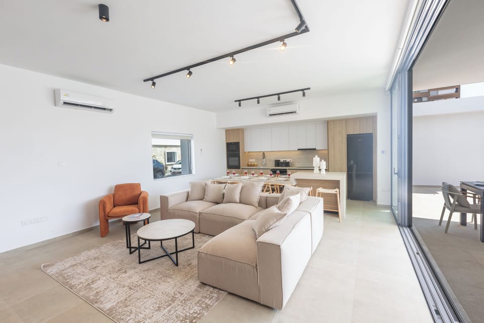 Villa, 5 Bedrooms, Private Pool, Garden View | Living room