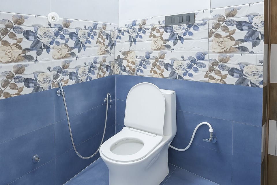 Family Suite | Bathroom | Bathtub, free toiletries, towels, soap