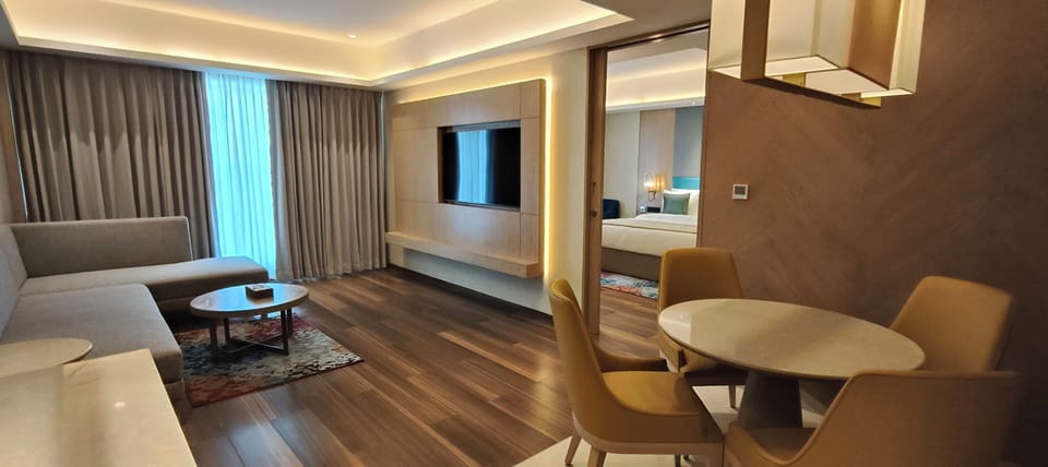 Hazel Suite | In-room safe, iron/ironing board, free WiFi
