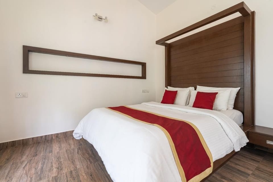 Standard Cottage, Balcony, Garden View | In-room safe, desk, iron/ironing board, free WiFi