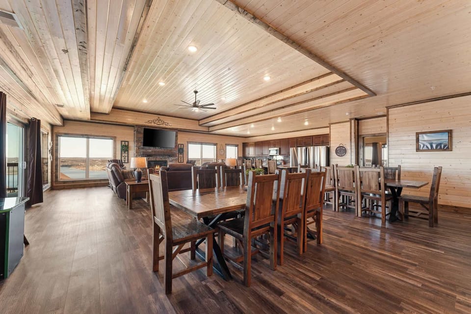 Lots of seating at the dining tables as soon as you walk in.