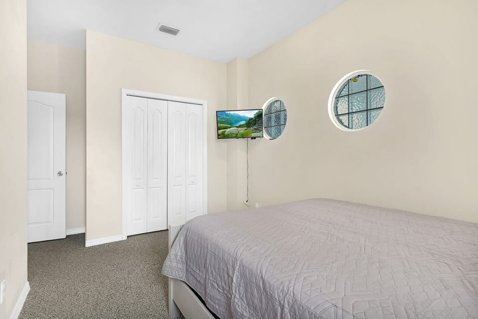 Full Bedroom