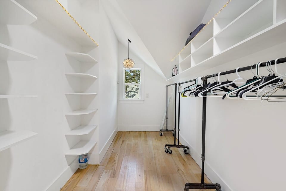 Walk in closet