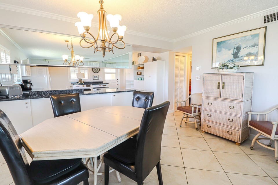 St. Augustine Beach Rentals Dining Room