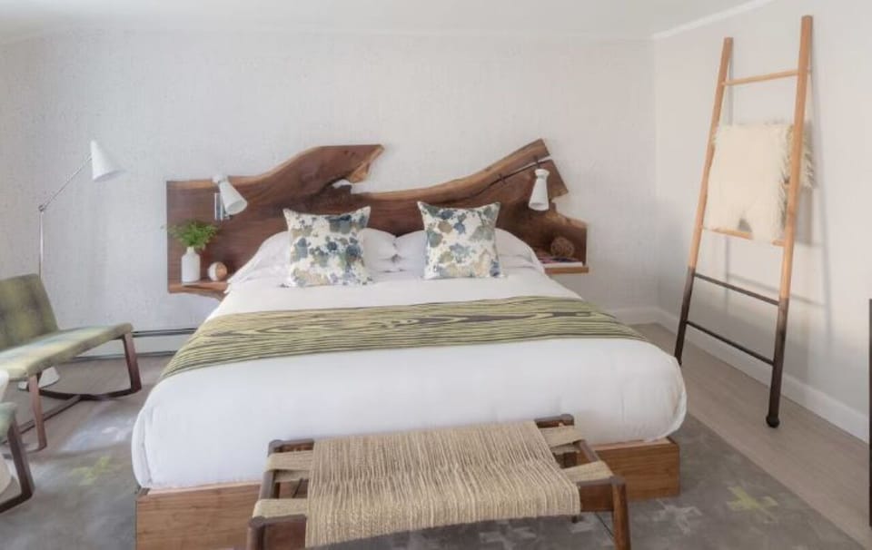 Wake up to daylight and step out toward fresh-air views.