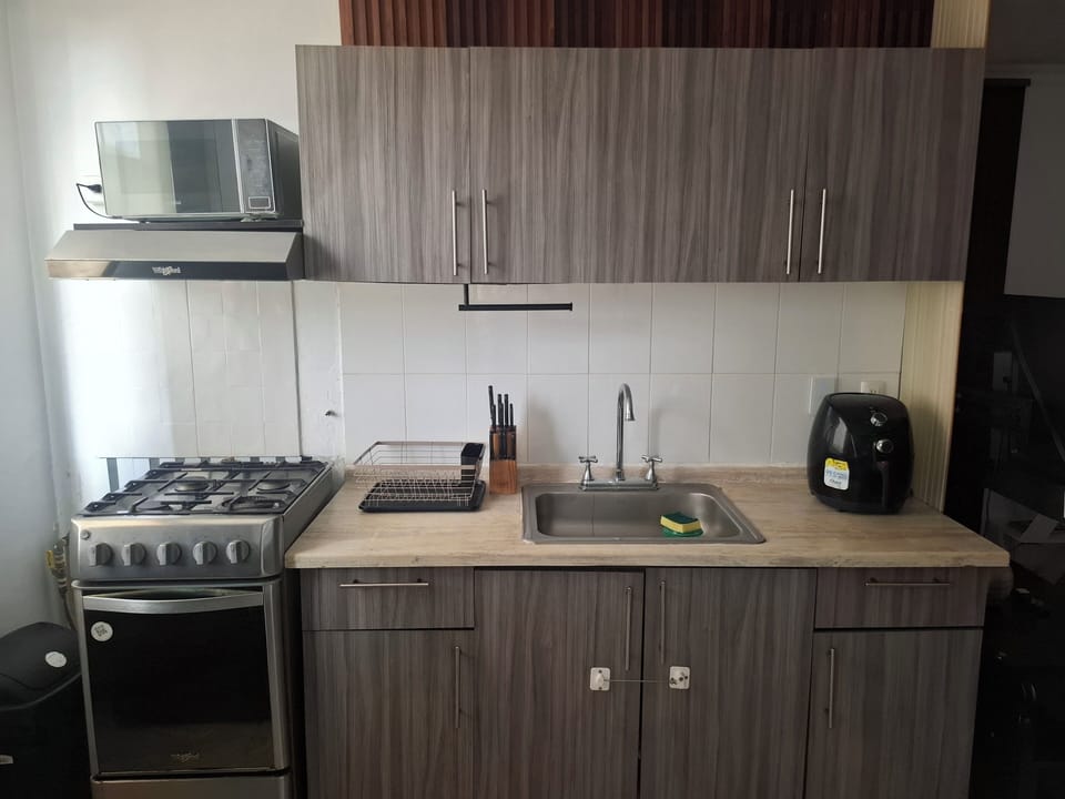 Apartment, 3 Bedrooms, Accessible, Pool View | Interior