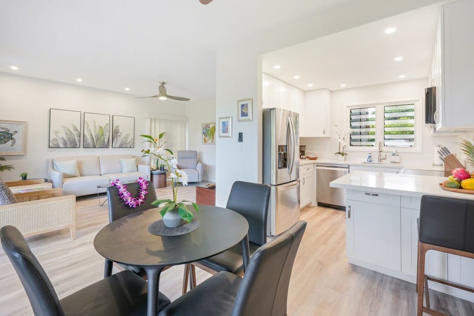 Open-concept living with sleek kitchen, dining, and lounge—tropical comfort at its finest.