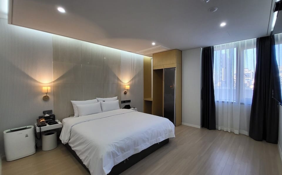 Standard Double Room | Premium bedding, minibar, blackout drapes, soundproofing
